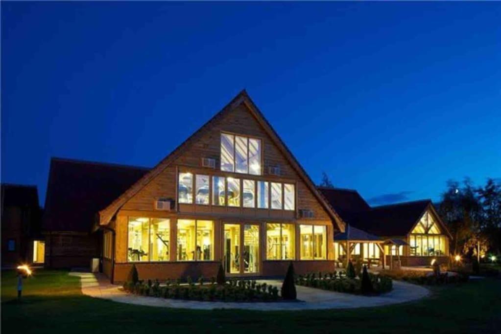 Lakeside View Wisbech Exterior photo